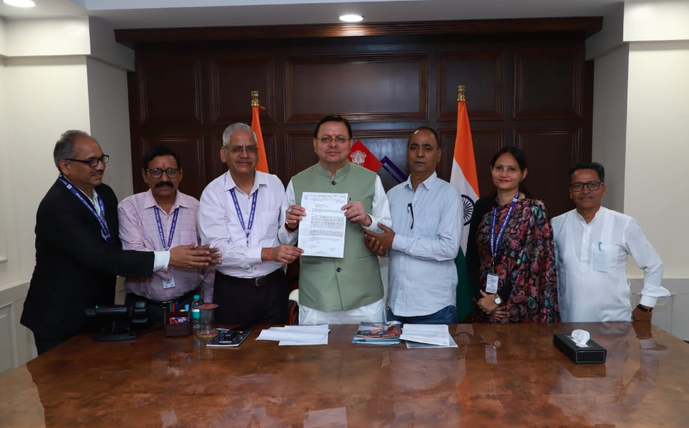 गढ़वाल हितैषिणी सभा ने मुख्यमंत्री राहत कोष में दिए ₹3.51 लाख